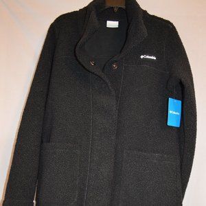 Women's Columbia coat NWT size medium with snaps down